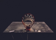 开云足球直播-北欧寒流终结加泰神话，桑巴舞步点亮亚平宁夜空—现代足球的双面启示