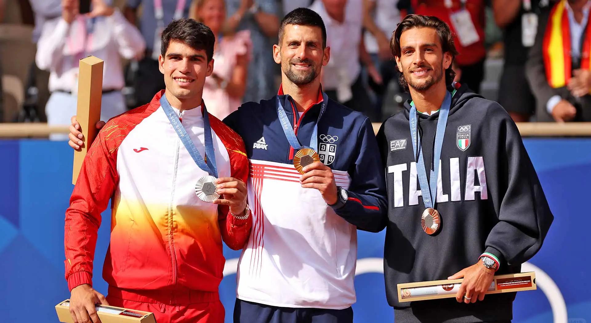 日本网球队鏖战美国网球队，德约科维奇高光表现的简单介绍