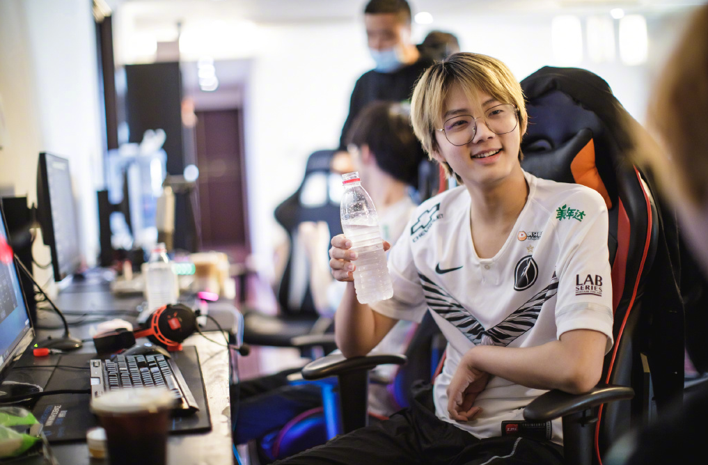 T1鏖战TES,Gumayusi高光表现 T1鏖战TES,Gumayusi高光表现