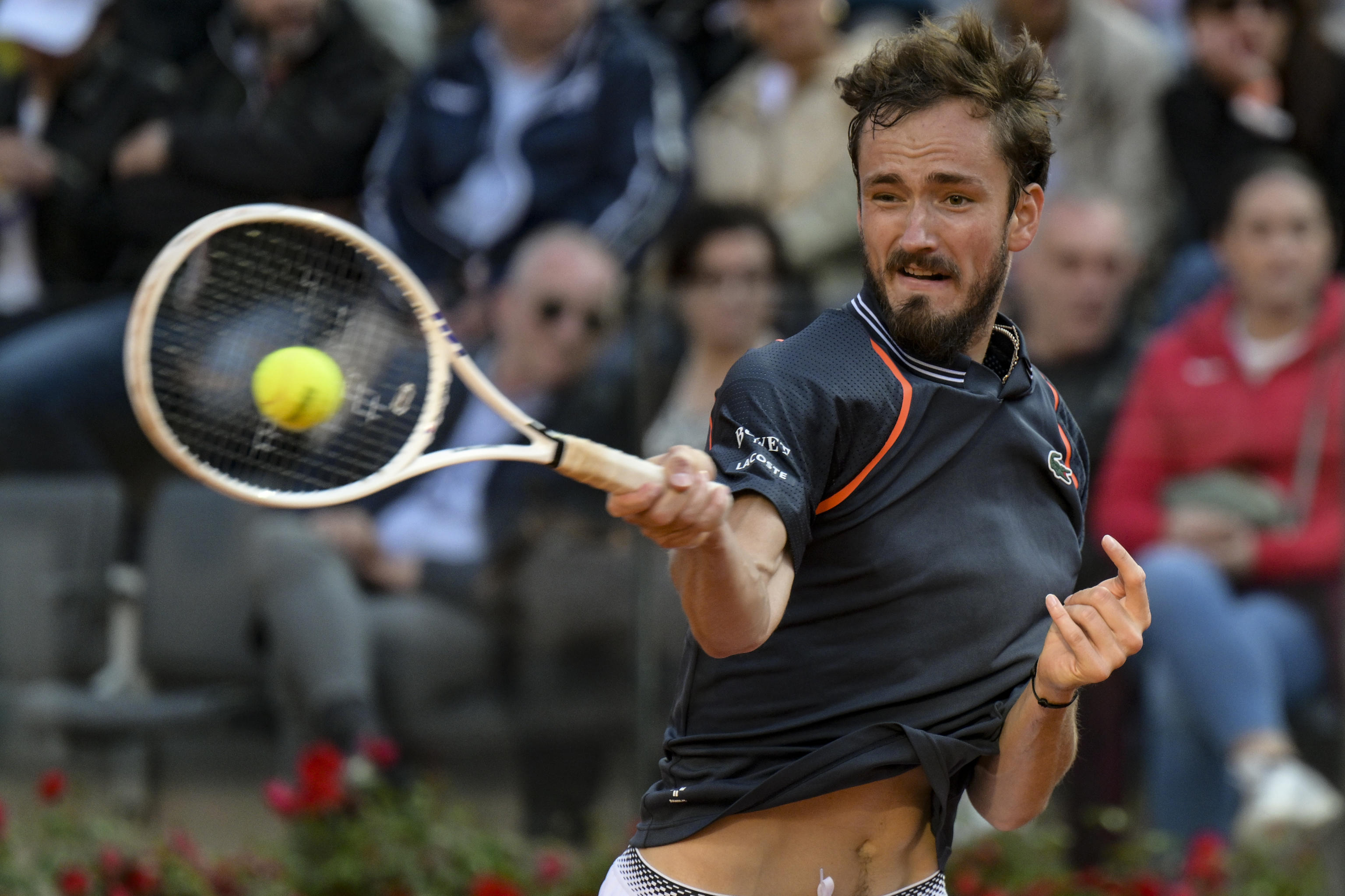 意大利网球队逆转法国网球队,梅德韦杰夫完成帽子戏法 意大利网球队逆转法国网球队,梅德韦杰夫完成帽子戏法