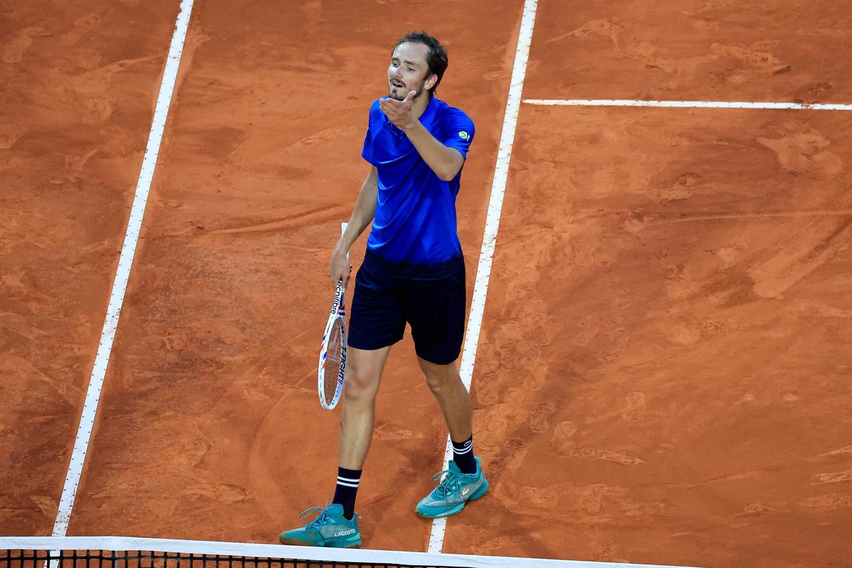 世界网球队碾压日本网球队,梅德韦杰夫统治全场的简单介绍 世界网球队碾压日本网球队,梅德韦杰夫统治全场的简单介绍