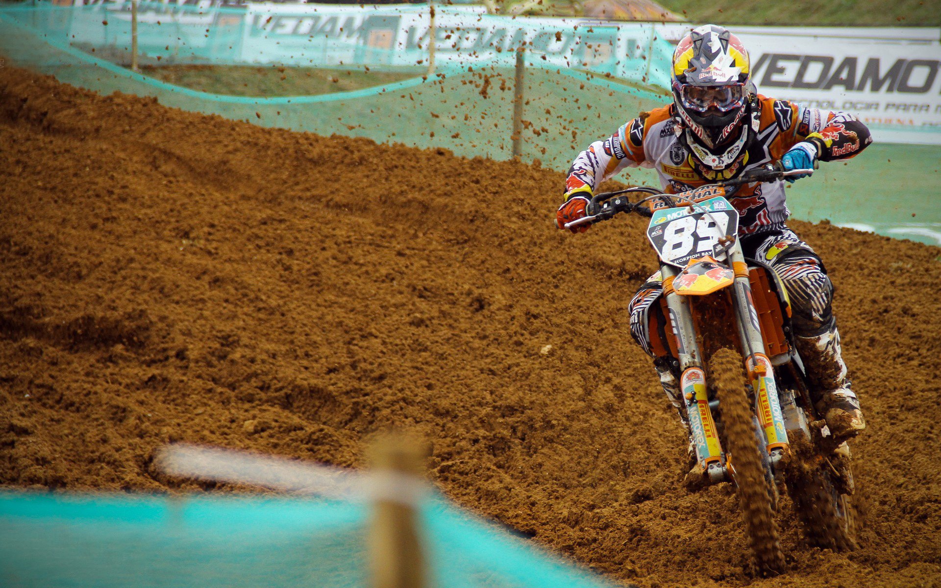 波斯铁骑绝杀破魔咒，莱万关键一击铸就传奇