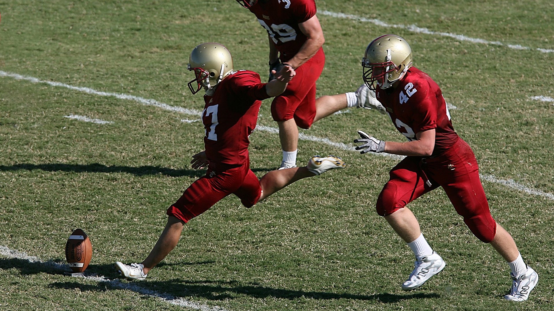 塞恩斯孤军突围，雷诺绝境险胜阿斯顿马丁
